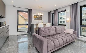 Luxurious Apartment With Two Bedrooms And Parking In Gdynia By Noclegi Renters